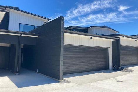 Photo of property in 2/60 Hayfield Way, Karaka, Papakura, 2580