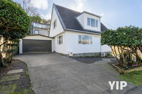 Photo of property in 12 Fyvie Avenue, Tawa, Wellington, 5028