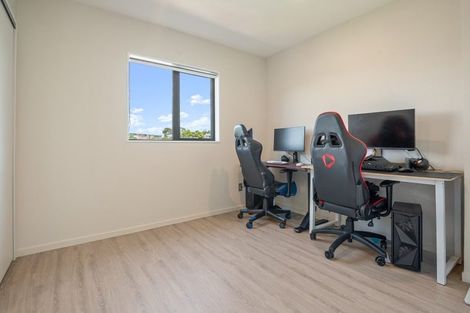 Photo of property in 111 Trias Road, Totara Vale, Auckland, 0629