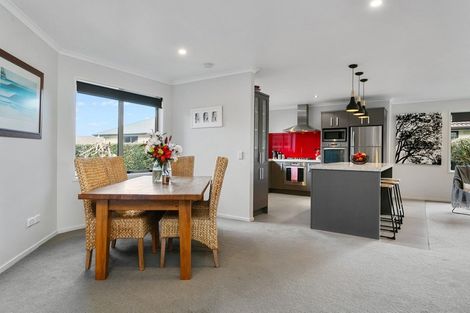 Photo of property in 8 Twin Willow Close, Cambridge, 3434