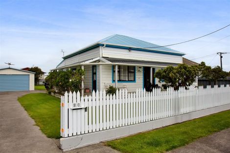 Photo of property in 30 Caledonia Street, Hawera, 4610