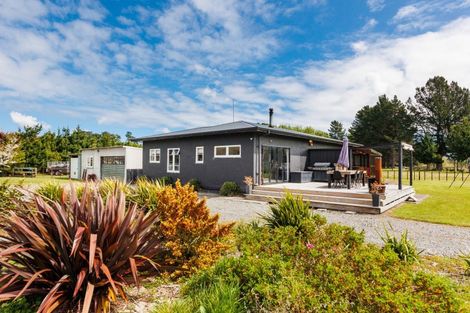 Photo of property in 17 Raumai Road, Bulls, 4894