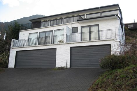 Photo of property in 8 Cameron Place, Fernhill, Queenstown, 9300