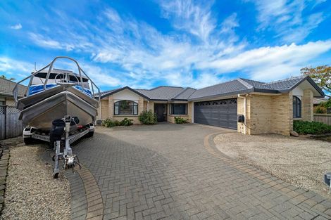 Photo of property in 15 Summerland Drive, Henderson, Auckland, 0612