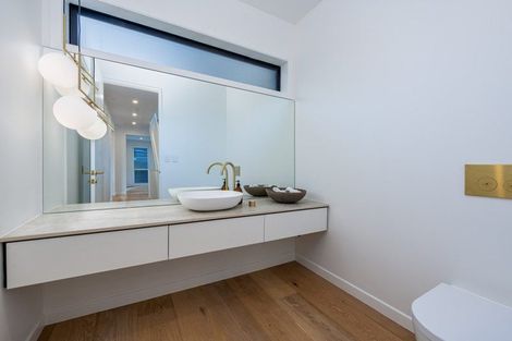 Photo of property in 18a Eastcliffe Road, Castor Bay, Auckland, 0620