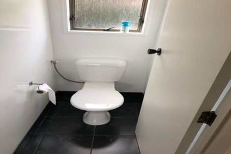 Photo of property in 9 Darren Crescent, Half Moon Bay, Auckland, 2012