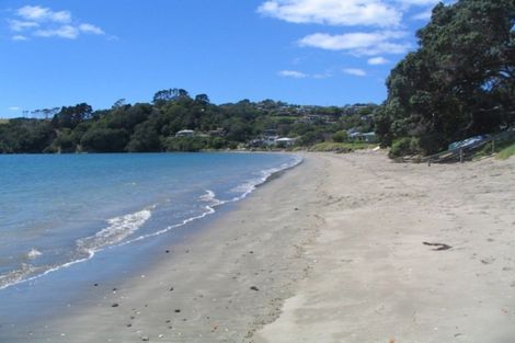 Photo of property in 48 Tindalls Bay Road, Tindalls Beach, Whangaparaoa, 0930