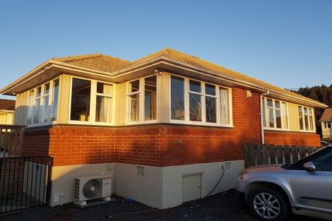 Photo of property in 28 Burgess Street, Green Island, Dunedin, 9018