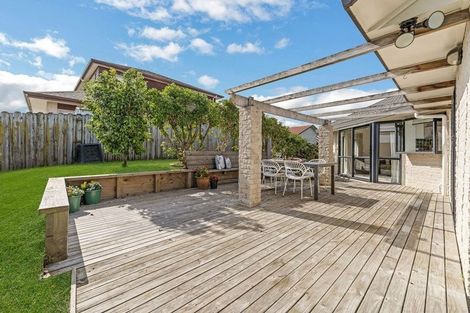 Photo of property in 12 Paradise Place, Pakuranga Heights, Auckland, 2010