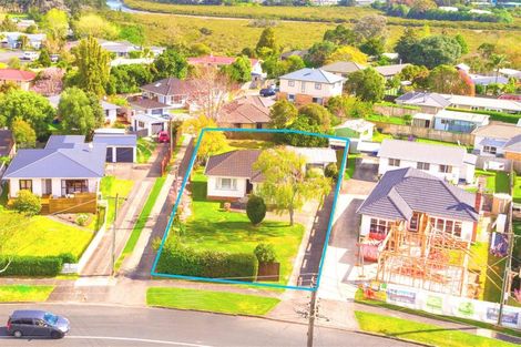 Photo of property in 52 Yeovil Road, Te Atatu Peninsula, Auckland, 0610