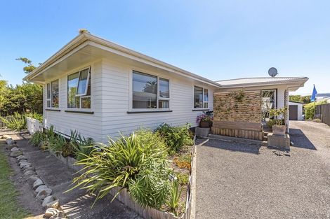 Photo of property in 18 Teoti Street, Paraparaumu Beach, Paraparaumu, 5032