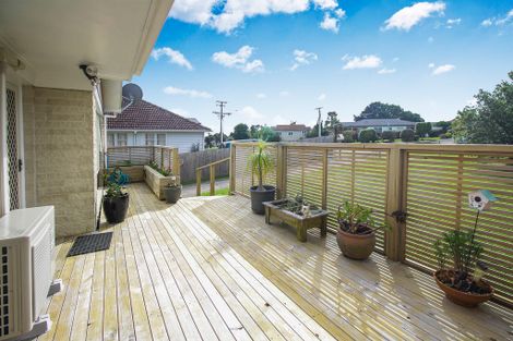 Photo of property in 2/22 Norcross Avenue, Henderson, Auckland, 0612