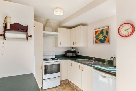 Photo of property in 6 Ashton Fitchett Drive, Brooklyn, Wellington, 6021