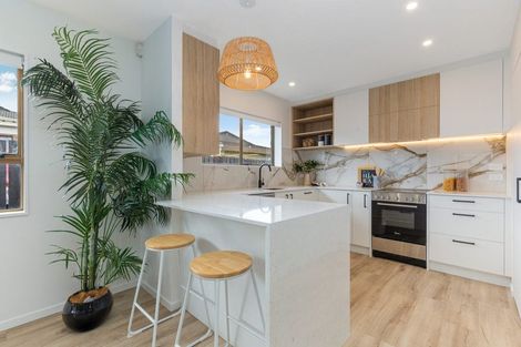 Photo of property in 2/3 Centreway Road, Orewa, 0931