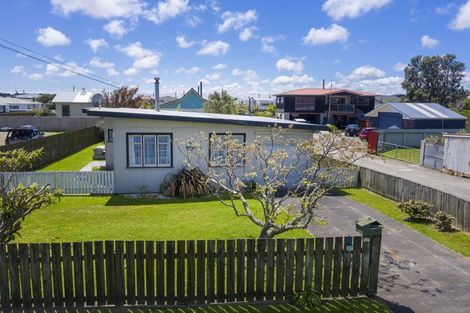 Photo of property in 27 Roore Street, Foxton Beach, Foxton, 4815