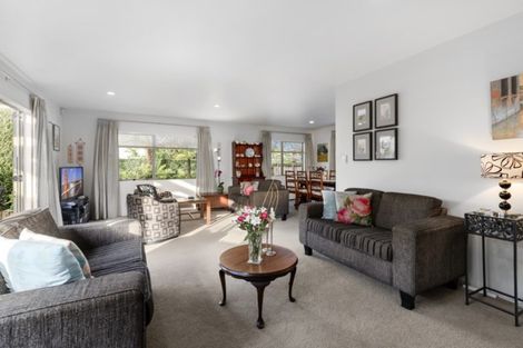 Photo of property in 2/64 Onewa Road, Northcote, Auckland, 0627