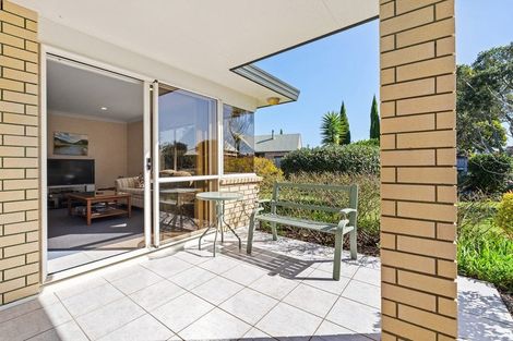 Photo of property in 40 Settlers Grove, Orewa, 0931