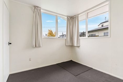 Photo of property in 1 Rickards Place, New Lynn, Auckland, 0600