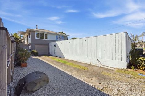 Photo of property in 27 Wairau Road, Oakura, 4314
