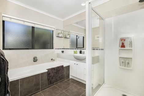 Photo of property in 11 Belfry Place, Wattle Downs, Auckland, 2103