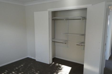 Photo of property in 20b Chetwode Grove, Newlands, Wellington, 6037