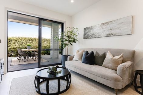 Photo of property in 32 Grut Greens, Silverdale, 0932