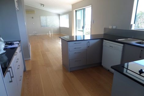 Photo of property in 16 Grenadine Place, Unsworth Heights, Auckland, 0632