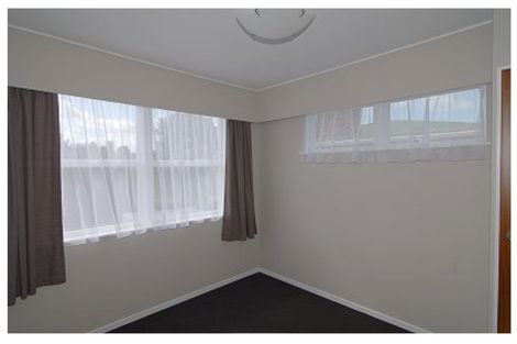 Photo of property in 2/210 Sunnynook Road, Totara Vale, Auckland, 0627