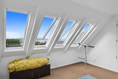 Photo of property in 2/89 Knights Road, Rothesay Bay, Auckland, 0630