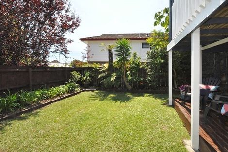 Photo of property in 1/6 Sevilla Place, Unsworth Heights, Auckland, 0632