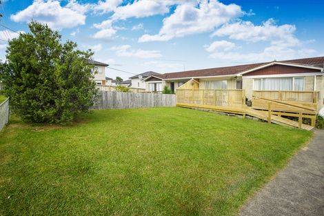 Photo of property in 2/22 Norcross Avenue, Henderson, Auckland, 0612