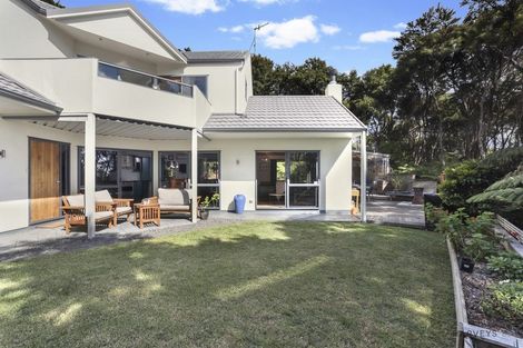 Photo of property in 25 Longfellow Parade, Glen Eden, Auckland, 0604