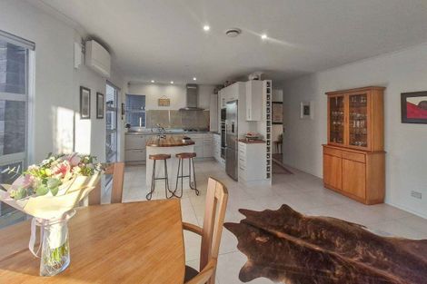 Photo of property in 6 The Oaks, Awapuni, Palmerston North, 4412