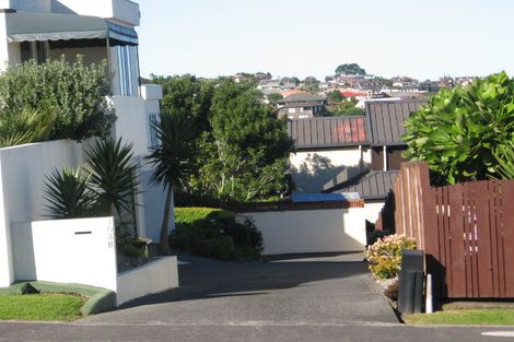 Photo of property in 1/103 Redoubt Road, Goodwood Heights, Auckland, 2105