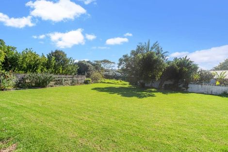 Photo of property in 2 Wakeling Avenue, Te Atatu South, Auckland, 0610