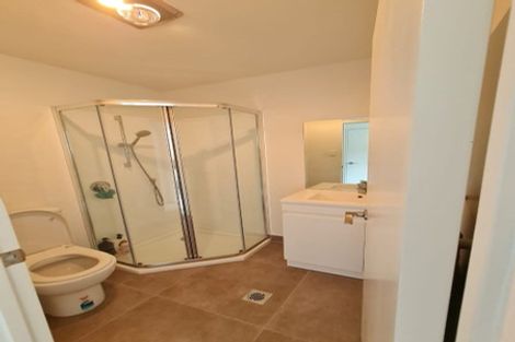 Photo of property in 2/6 South Pacific Place, Henderson, Auckland, 0612