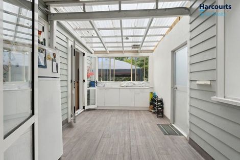 Photo of property in 11 Stitchbird Crescent, Papakura, 2110