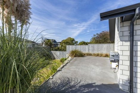 Photo of property in 39 Aratapu Street, Waitara, 4320