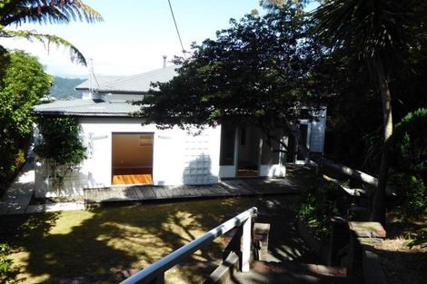 Photo of property in 35 Central Terrace, Kelburn, Wellington, 6012