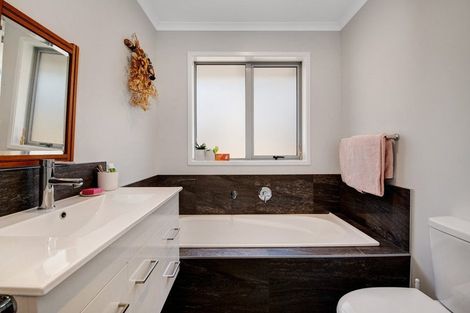 Photo of property in 19 Rauta Way, Helensville, 0800