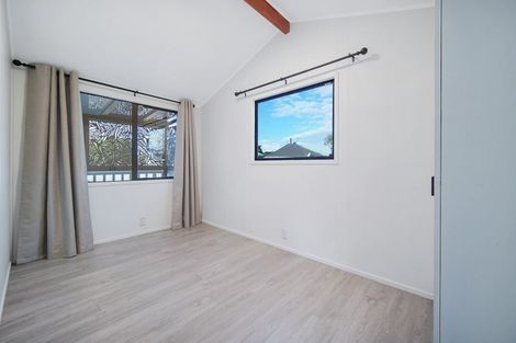 Photo of property in 5a Shamrock Lane, Te Atatu Peninsula, Auckland, 0610