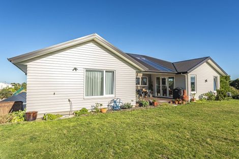 Photo of property in 12 Longbeach Drive, Castlecliff, Whanganui, 4501