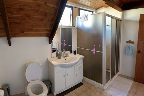 Photo of property in 56 Archibald Road, Kelston, Auckland, 0602