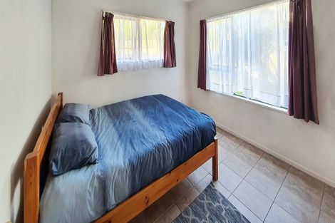 Photo of property in 7b Harrybrook Road, Green Bay, Auckland, 0604