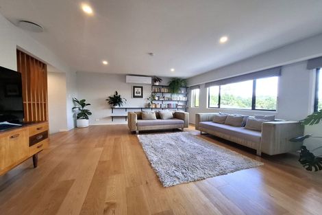 Photo of property in 1/52 Pupuke Road, Hillcrest, Auckland, 0627