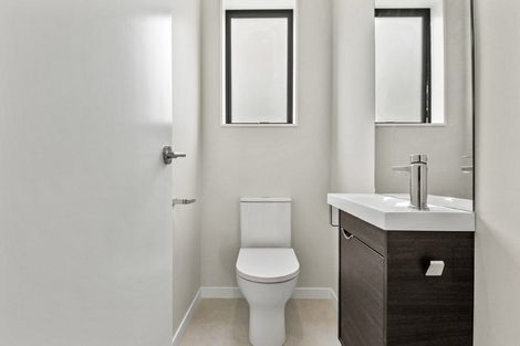 Photo of property in 30 Te Aniwaniwa Terrace, Albany, Auckland, 0632