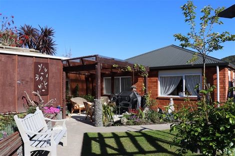 Photo of property in 76 Moana View Road, Waikawa, Picton, 7220