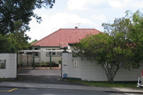 Photo of property in 129 East Coast Road, Castor Bay, Auckland, 0620