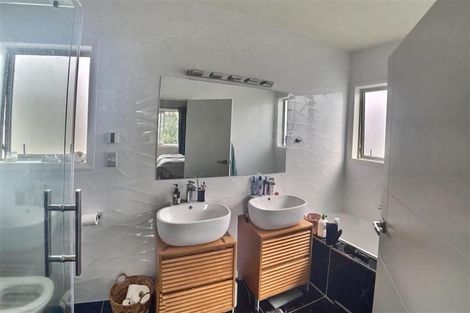 Photo of property in 11b Bank Street, Hillcrest, Auckland, 0627