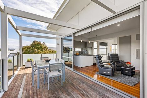 Photo of property in 21 Le Quesne Road, Bay View, Napier, 4104